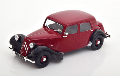 Macheta Citroen Traction Avant 11BL 1952 rosu - Whitebox 1/24 foto