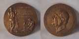 MIHAIL ENESCU, director general al casei centrale a asigurarilor sociale - Medalia este emisa in anul 1933, medalie semnata de gravorul MICLESCU