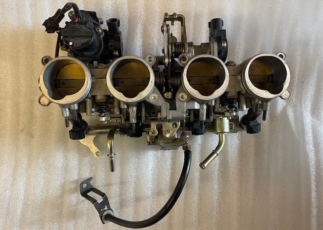 Yamaha R1 (RN12) 2004-2006 Rampa injectie