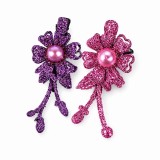 Cumpara ieftin Set 2 agrafe de par mov si roz 5 x 2 cm, model floral metalizat, accesorii decorative pentru orice coafura