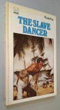 The Slave Dancer - Paula Fox, MacMillan Education, 1984, illustrated by Chris Mowlan, ISBN 0 333 26008 2, stare foarte buna