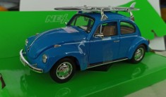 Macheta VW Beetle (Kafer) cu surf (Broscuta) albastru - Welly 1/24 Volkswagen