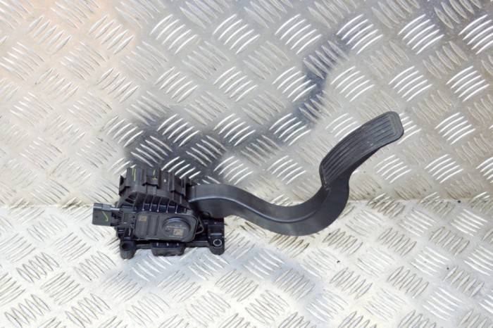 Pedala de accelerație TESLA MODEL Y 2020 OEM: F2023-214132,1011298 13580575