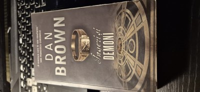 Ingeri si demoni de Dan Brown foto