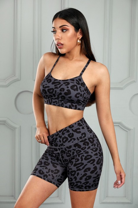 H719-61 Compleu sport/casual din top si pantaloni scurti model leopard