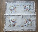 FATA DE MASA VINTAGE DIN V&Acirc;SCOZĂ CU MODEL FLORAL CUSUT MANUAL