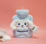 Cumpara ieftin Perna pentru apa calda Cinnamon Relief Pillow capacitate 1l, din cauciuc, cu husa pufoasa Hello Kitty