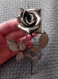 Trandafir din metal argintat cu marcaj, Figurina