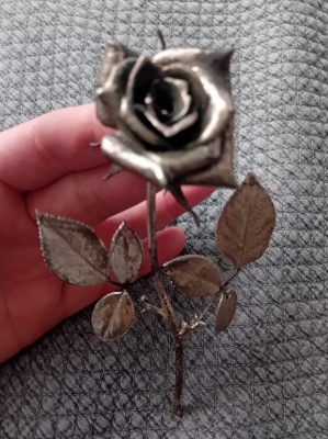 Trandafir din metal argintat cu marcaj foto