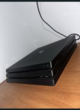 V&acirc;nd PS4 Pro de 1TB cu un controller si jocurile gta5 și the crew Motorfest