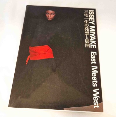 Issey Miyake East meets west foto