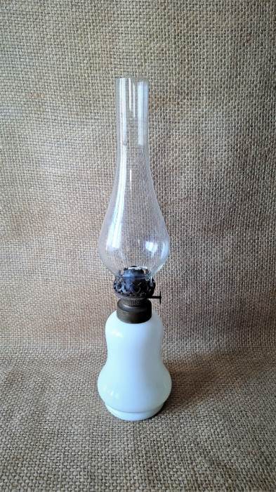 Lampa veche de iluminat cu petrol, lampa belgiana Lempereur &amp; Bernard opalina