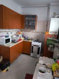 Apartament in Vila de vanzare Bucuresti-Cotroceni (semi mobilat)-2 camere, baie, bucatarie, vestiar,debara, 1 balcon inchis,beci, curte 180000&euro;