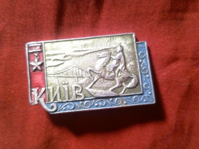 Insigna URSS - Capitale ale Statelor Uniunii Sovietice - KIEV , metal si email , dim. =3,4x2cm foto