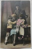 Fotografie tip Carte postala parinti cu copii. 1933
