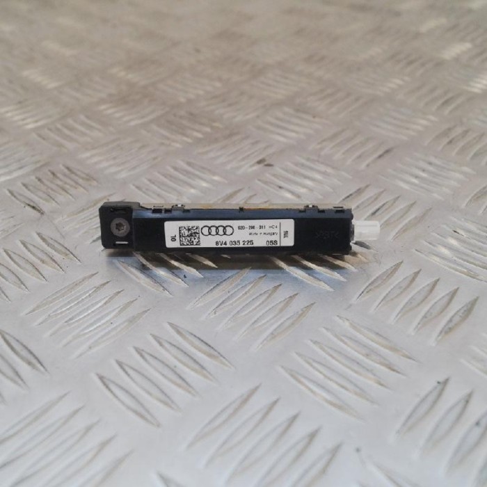 Amplificator de antena AUDI A3 8V1, 8VK 2016 OEM: 8V4035225 2400183