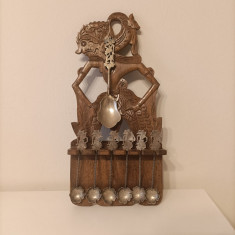 Raft de lemn cu suport pentru linguri de argint, Indonezia, cca. 1920-1930