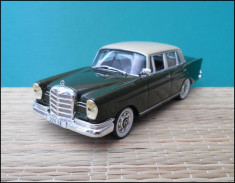 Macheta Mercedes-Benz 220 SE &amp;quot;Fintail&amp;quot; (1959) 1:43 IXO foto