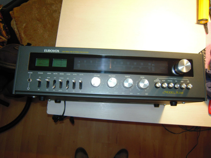 Amplituner vintage stereo EUROVOX Model R2300, cu defecte (cititi descrierea)