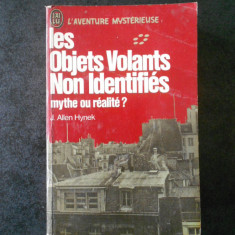 J. ALLEN HYNEK - LES OBJETS VOLANTS NON IDENTIFIES: MYTHE OU REALITE ?