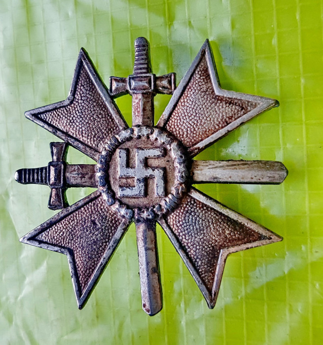 B209-ww2-Medalia replica Crucea de Merit Razboi zvatica 3 lea Reich cu spade.