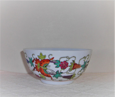 Bol (won) portelan chinezesc decorat manual - Famille rose - Zhongguo Jingdezhen foto