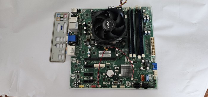 PLACA DE BAZA MS-7613 VER 1.1 SOKET LGA 1156 /DDR 3 PROCESOR i7-860 /2,8 GHz/6 GB RAM .FUNCTIONEAZA .CITITI DESCRIEREA !!