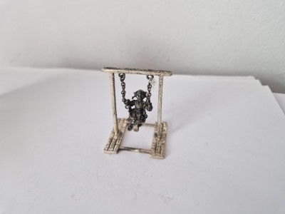 Miniatura din Argint - Fetita pe Leagan foto