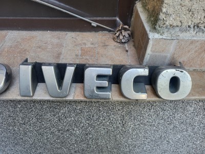 Emblemă IVECO grilă mască față foto