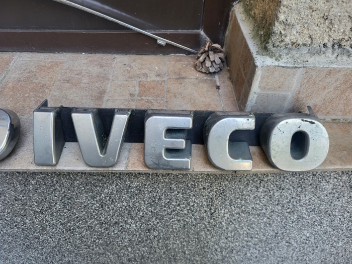 Emblemă IVECO grilă mască față