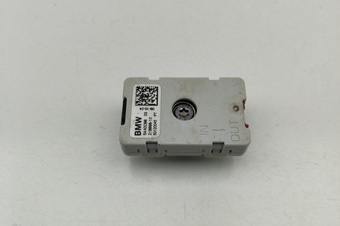 Amplificator de antena BMW 5 G60 2025 OEM: 5A40D98 31535569