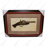 Tablou decorativ cu o arma realizata din lemn si metal &ndash; Design Vintage (Tip 1)