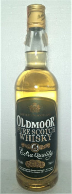 WHISKY OLDMOOR EXTRA QUALITY, OVER 5 YEARS, CL 70 GR 40 ANII 90/2000 foto