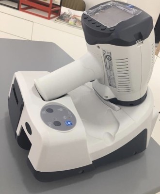 Nidek HandyRef-K Handheld Ref/Keratometer foto