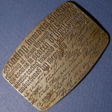 PAFTA Veche de Motociclist, decorată cu Mesaje &icirc;n Engleză scrise cu caractere gotice și scris de m&acirc;nă