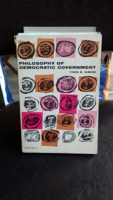 PHILOSOPHY OF DEMOCRATIC GOVERNMENT - YVES R. SIMON foto