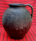 Vas (5) de 9 litri din lut negru de Marginea pentru ulei ceramica veche 100 ani