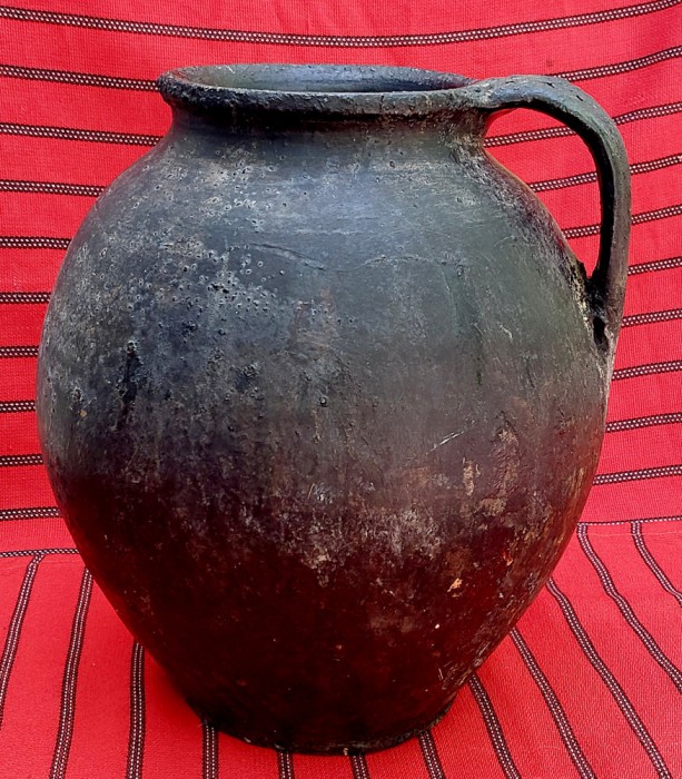 Vas (5) de 9 litri din lut negru de Marginea pentru ulei ceramica veche 100 ani