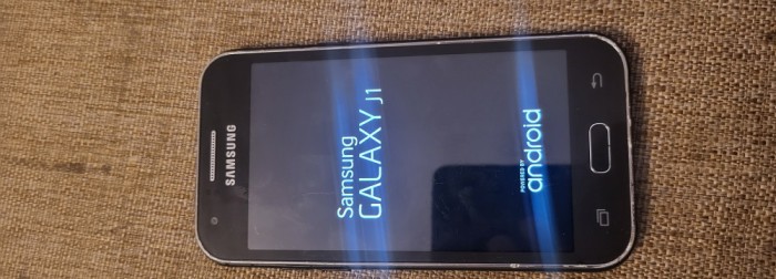 Smartphone Samsung Galaxy J1 J100H Black liber retea Livrare gratuita!
