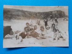POZA Tip carte postala FAMILIE LA PLAJA ? 1925 foto
