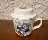 CANA CU INFUZOR SI CAPAC- SEMNATURA ARTIST GRAZIANO- PORCELAINE- CREATION ARTISTIQUE A. L&#039;HONNEUR H11,5CM