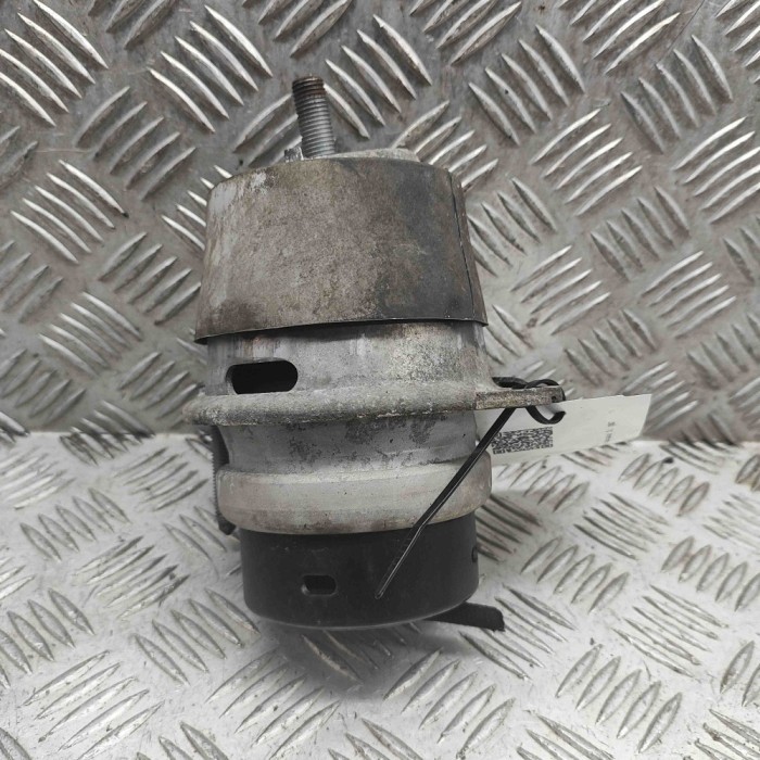 Suport motor dreapta AUDI Q7 4L 2014 OEM: 7L8199131F 30779331