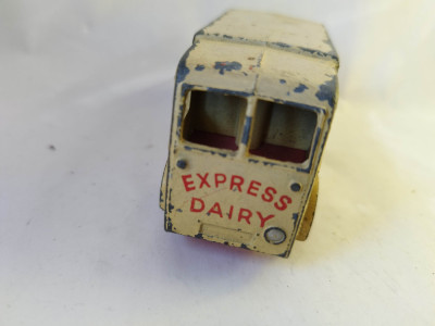bnk jc Dinky 490 Electric Dairy Van (Express Dairy) foto