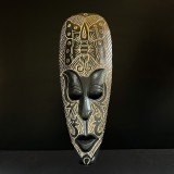 Mască decorativă din lemn gravată &ndash; Indonezia