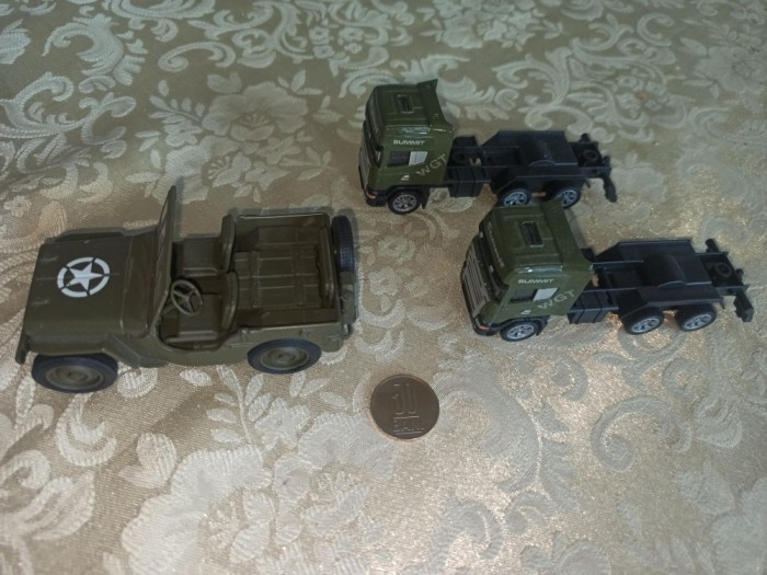 V&acirc;nd jeep și camioane