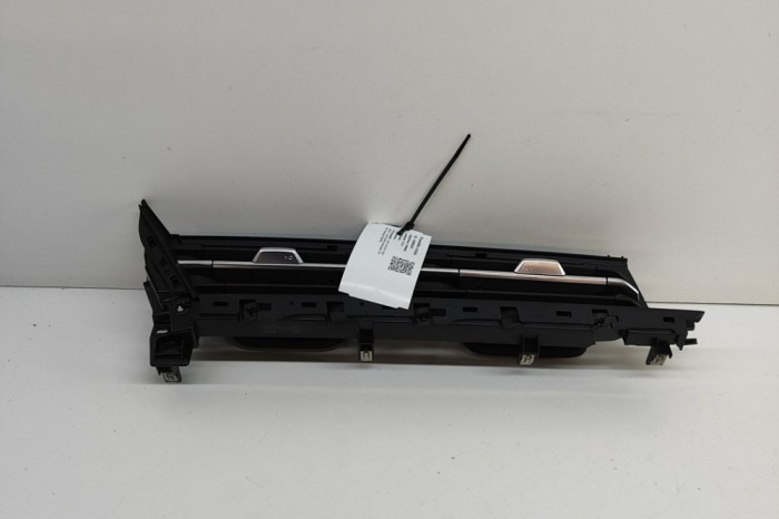 Gura de ventilație planșa de bord AUDI Q4 SUV F4B 2023 OEM: 89C820951A 29083267