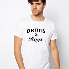 Tricou alb barbati Drugs & Hugs - M