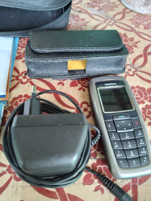 telefon vintage nokia 2600 cu accesorii