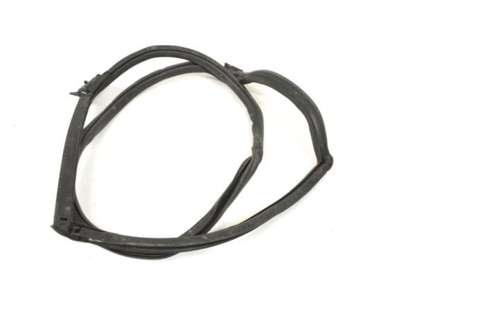 Garnitura ușă dreapta spate AUDI Q8 4MN 2020 OEM: 4M8833708 13901570
