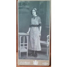 Fotografie pe carton, tanara perioada interbelica